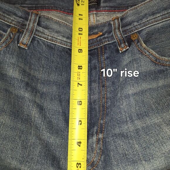 Classic J.Crew Sutton Midweight denim with a modern slim straight cut size 32x30 - Picture 3 of 7